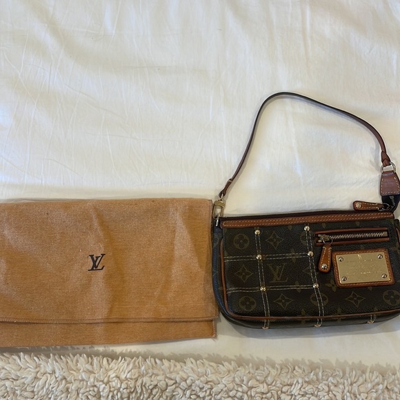 Limited Edition Louis Vuitton Pochette Accesoires - Picture 6 of 7